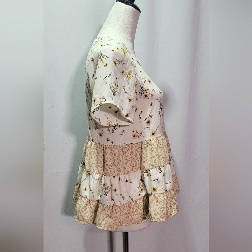 Paper Crane Women's Floral Print Short Sleeve Crewneck Blouse Size Small EUC - Picture 7 of 10